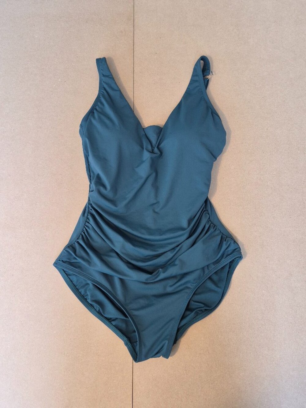 Lands’ End Swimsuit Women M One Piece Padded Ruched V Neck - Picture 1 of 6